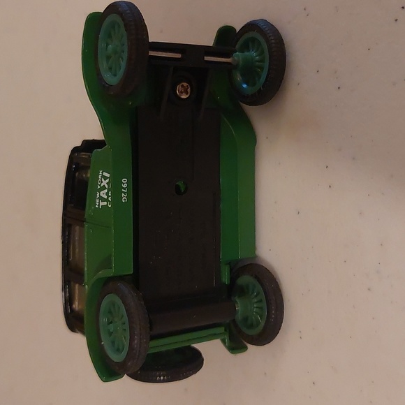 1:43 scale 1923 Ford New York Taxi cab - Picture 5 of 5